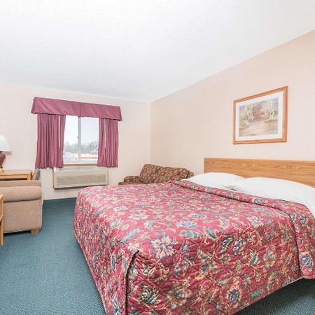 Super 8 By Wyndham Superior Wi Hotel Kültér fotó